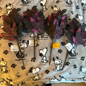 Maple leaf pick Set of 4 picks